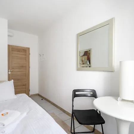 404 Ursynow Homestay *